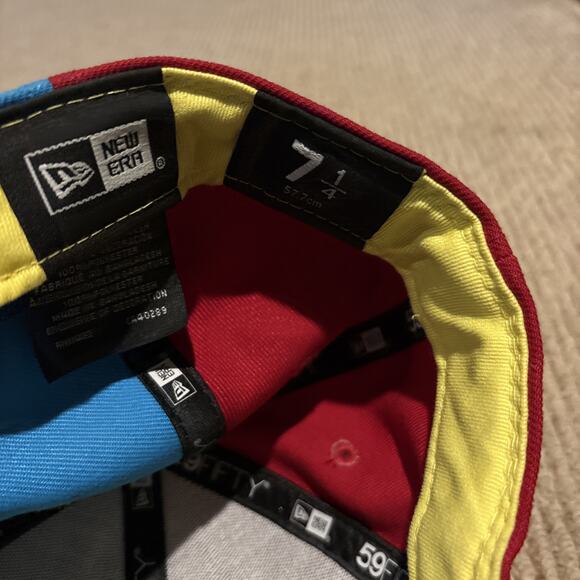 New Era 59FIFTY Houston Rockets Holiday Games Rock Em’ Sock Em’ Fitted Hat 7 1/4 - Picture 8 of 9